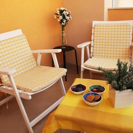 Petrunjela - Two Bedroom With Balcony And City View Apartment Mlini