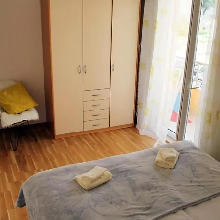 Petrunjela - Two Bedroom With Balcony And City View